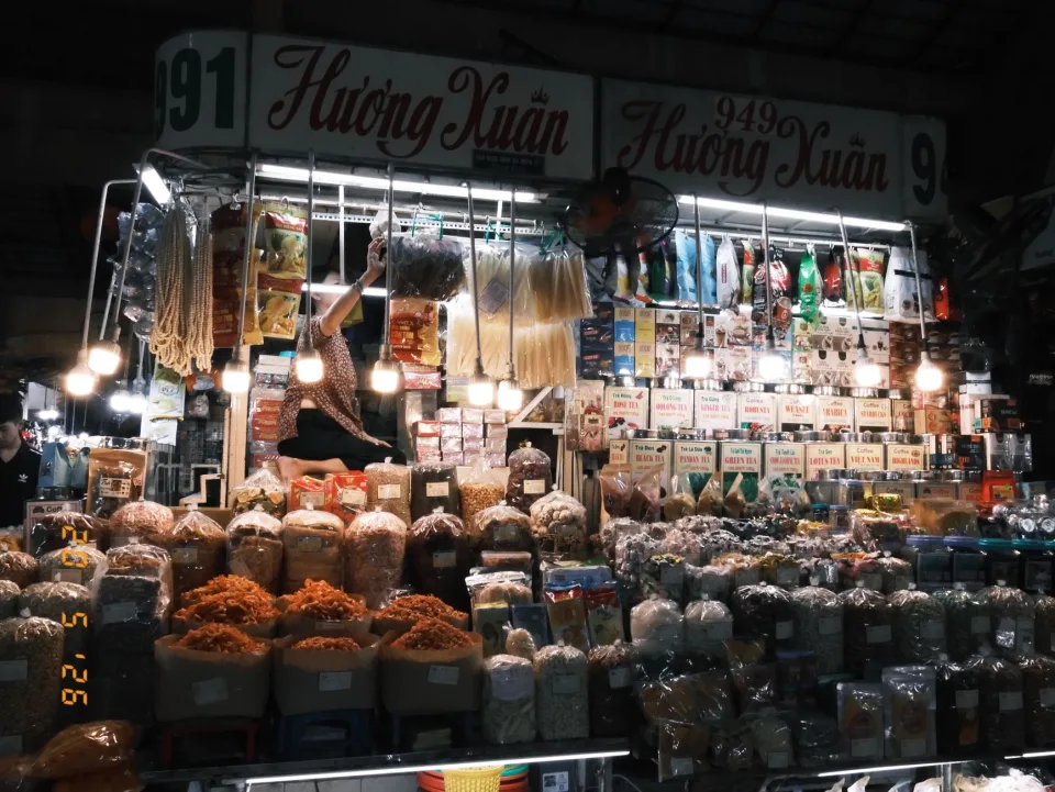 Bàn nướng đông khách tại Nguyễn Quang Tuấn
